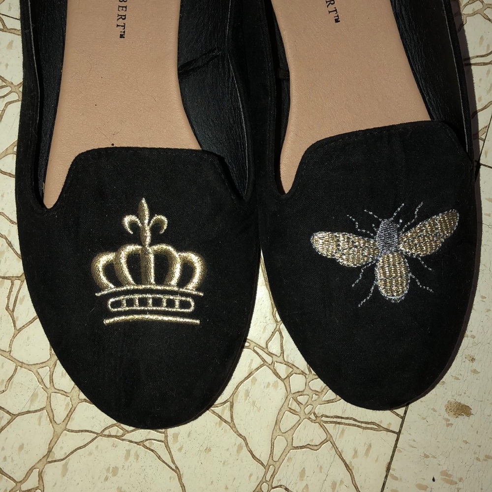 NWOT Queen Bee Black Suede Flats